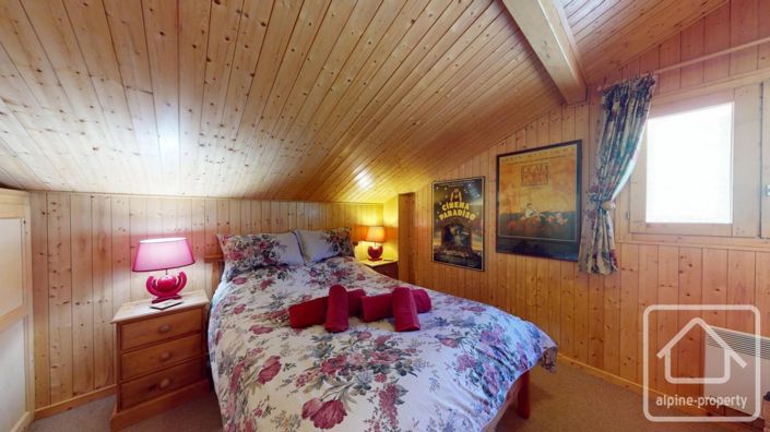 Image No.17-6 Bed Property for sale