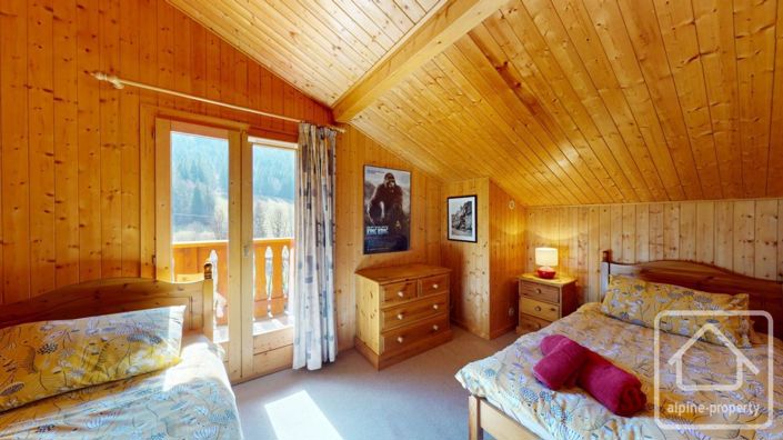 Image No.18-6 Bed Property for sale