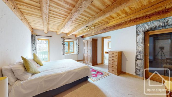 Image No.23-7 Bed Property for sale