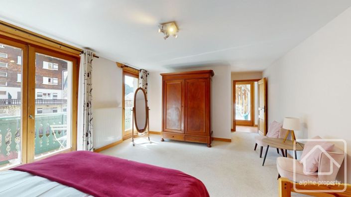 Image No.31-7 Bed Property for sale