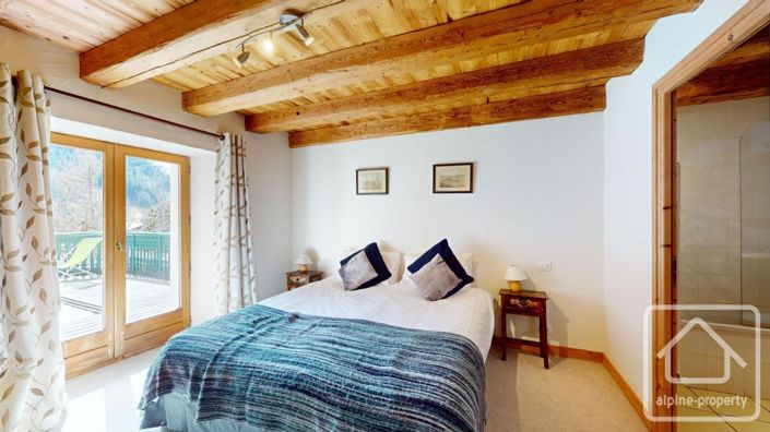 Image No.32-7 Bed Property for sale