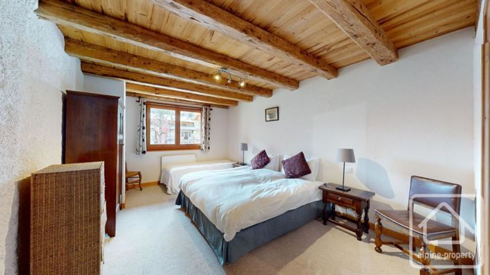 Image No.36-7 Bed Property for sale