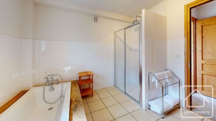 Image No.45-7 Bed Property for sale