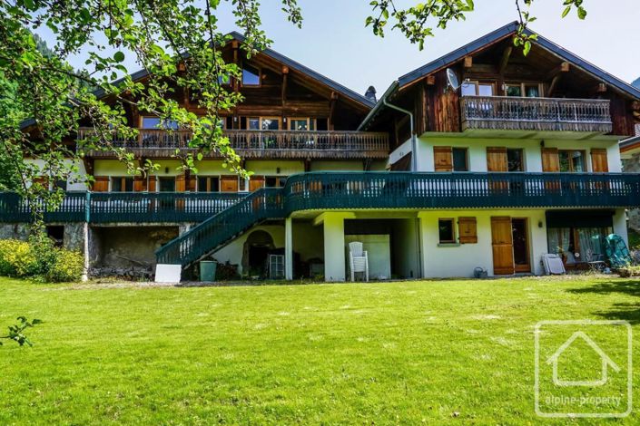 Image No.8-7 Bed Property for sale