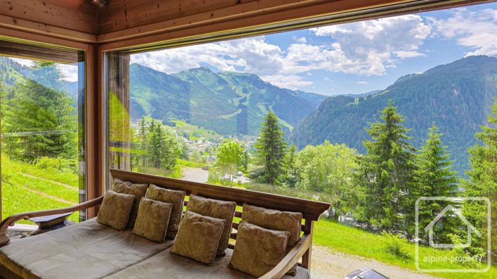 Image No.17-7 Bed Property for sale