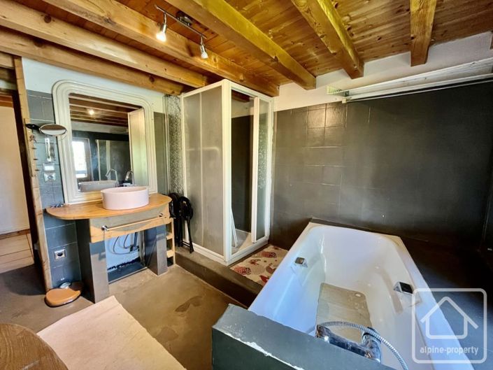 Image No.14-3 Bed Property for sale