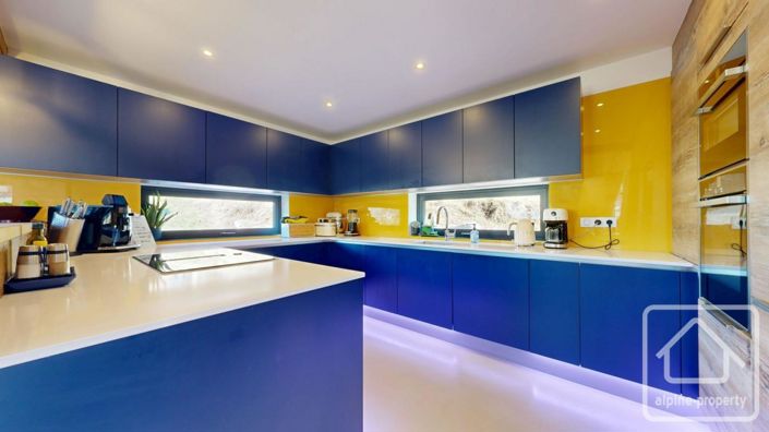 Image No.15-6 Bed Property for sale