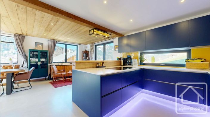 Image No.18-6 Bed Property for sale