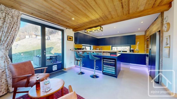 Image No.19-6 Bed Property for sale