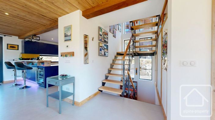 Image No.20-6 Bed Property for sale