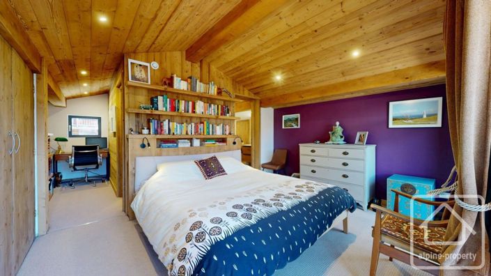 Image No.24-6 Bed Property for sale