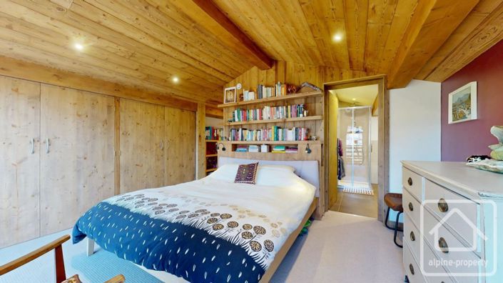 Image No.25-6 Bed Property for sale