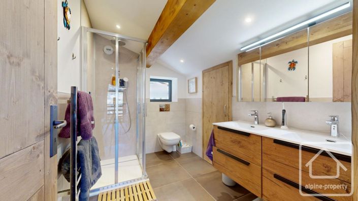 Image No.28-6 Bed Property for sale