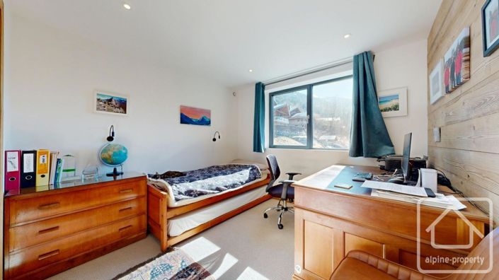 Image No.33-6 Bed Property for sale