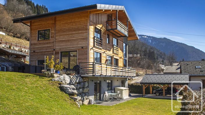 Image No.4-6 Bed Property for sale