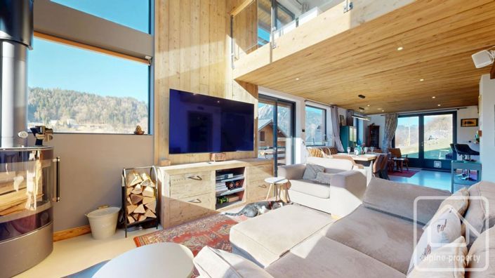 Image No.8-6 Bed Property for sale