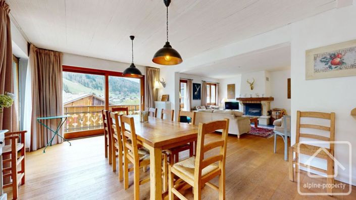 Image No.10-7 Bed Property for sale