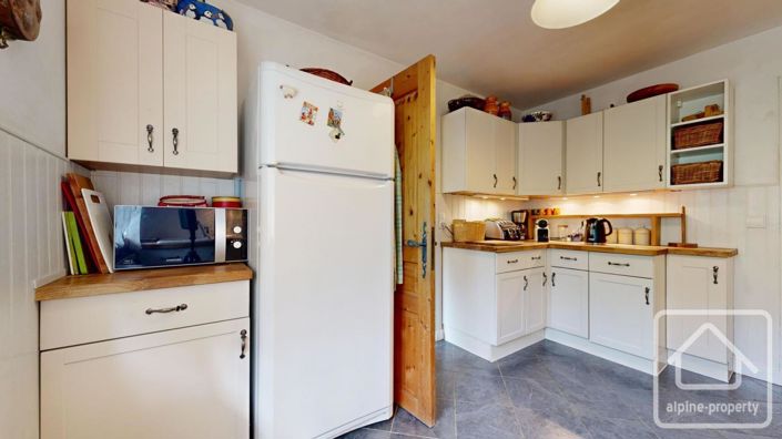 Image No.12-7 Bed Property for sale