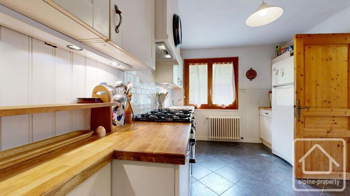 Image No.13-7 Bed Property for sale