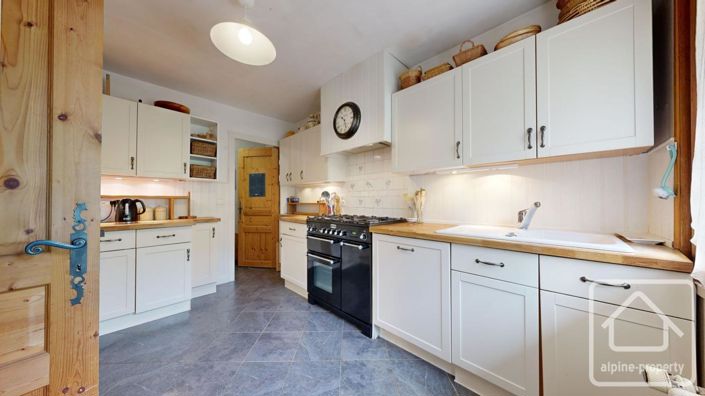 Image No.14-7 Bed Property for sale