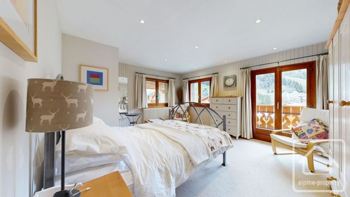 Image No.16-7 Bed Property for sale