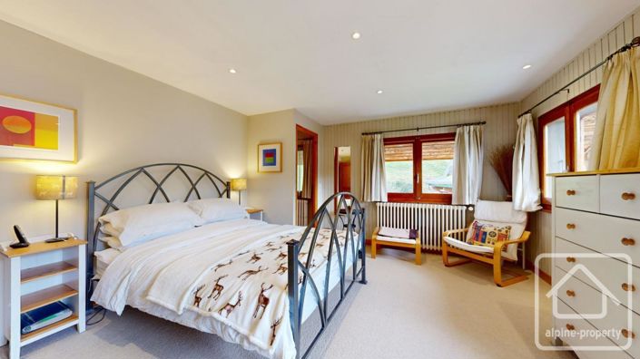 Image No.17-7 Bed Property for sale