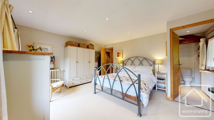 Image No.18-7 Bed Property for sale