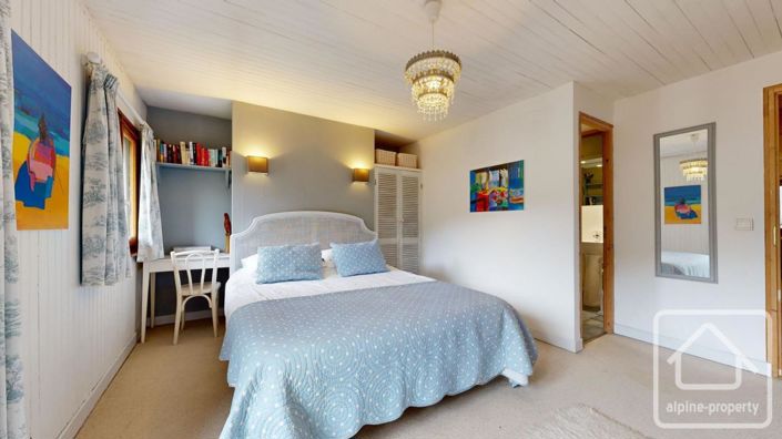 Image No.20-7 Bed Property for sale