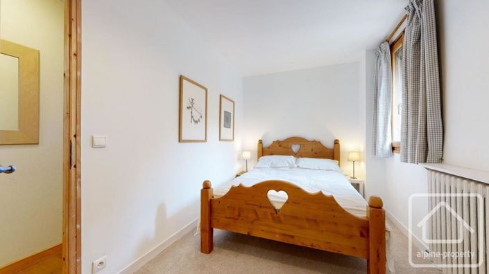 Image No.25-7 Bed Property for sale