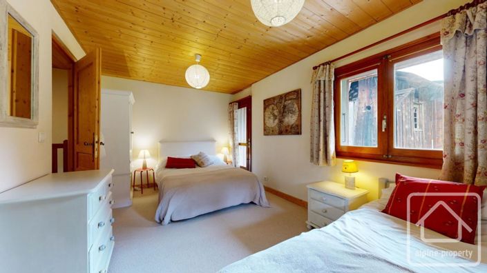 Image No.28-7 Bed Property for sale