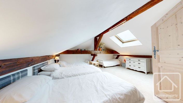 Image No.31-7 Bed Property for sale