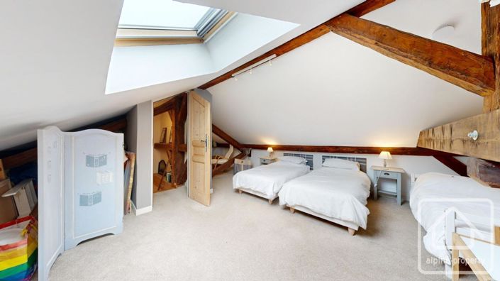 Image No.32-7 Bed Property for sale