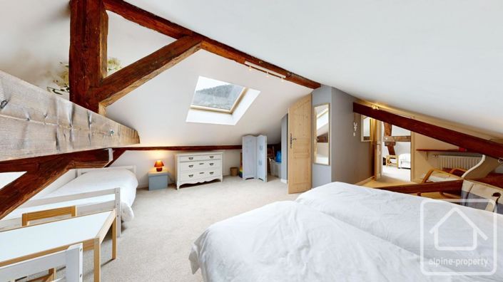 Image No.33-7 Bed Property for sale