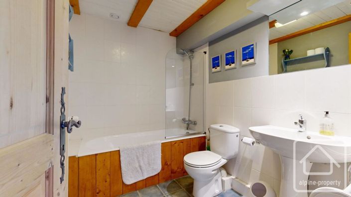 Image No.44-7 Bed Property for sale