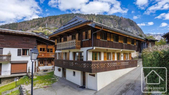 Image No.50-7 Bed Property for sale