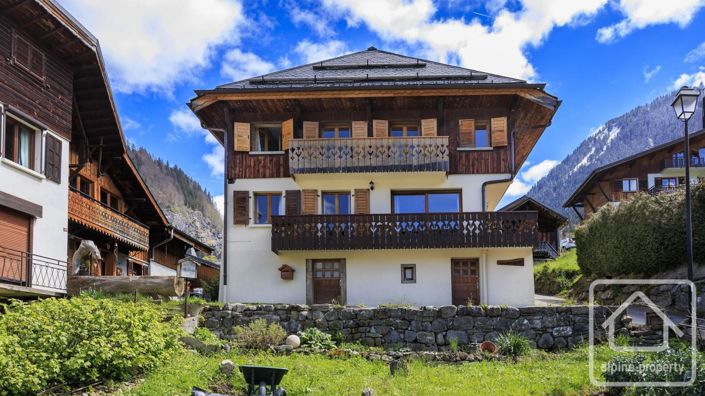 Image No.51-7 Bed Property for sale