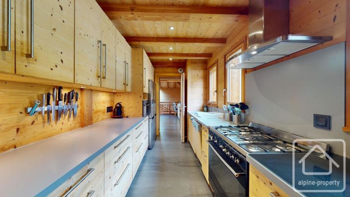 Image No.17-7 Bed Property for sale