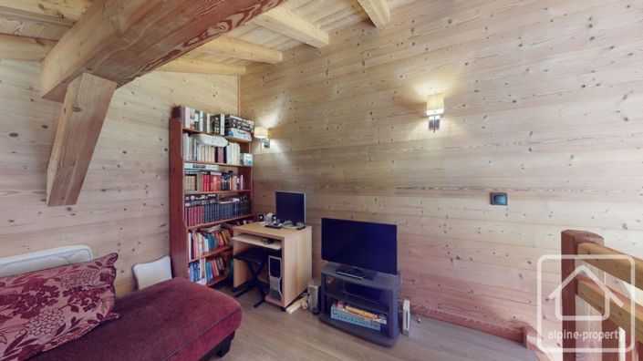 Image No.24-7 Bed Property for sale