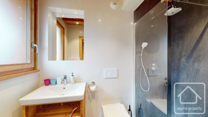 Image No.31-7 Bed Property for sale