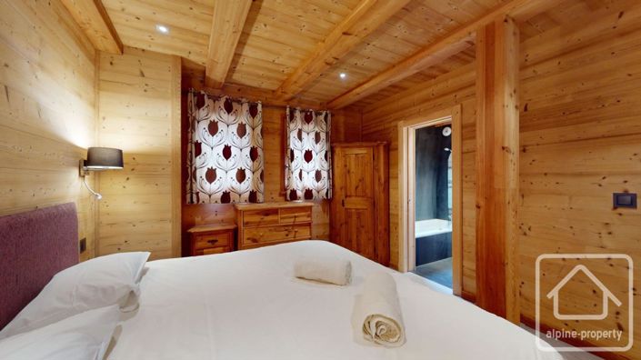 Image No.32-7 Bed Property for sale