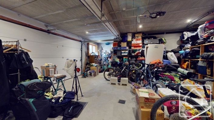 Image No.50-7 Bed Property for sale