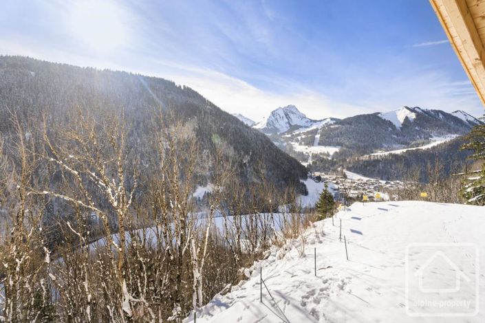 Image No.10-6 Bed Property for sale