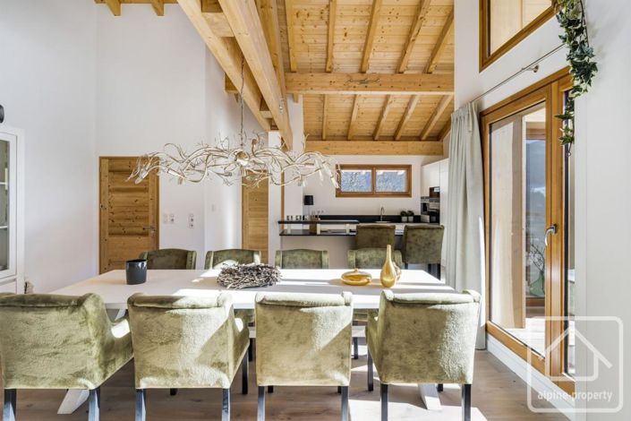 Image No.14-6 Bed Property for sale