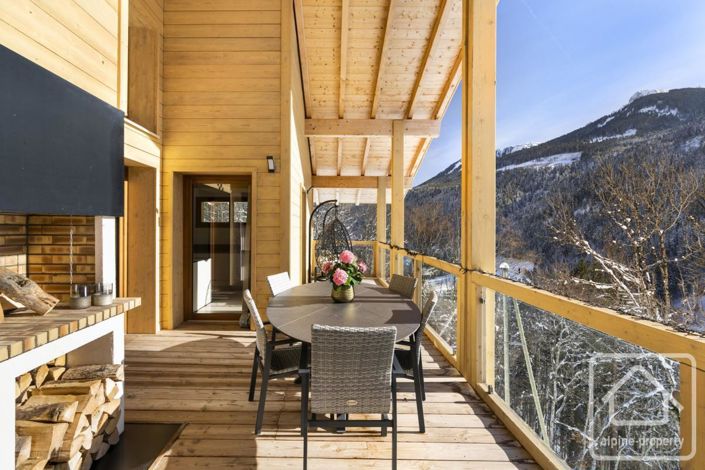 Image No.20-6 Bed Property for sale