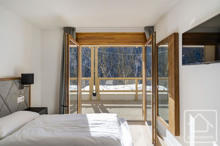 Image No.29-6 Bed Property for sale