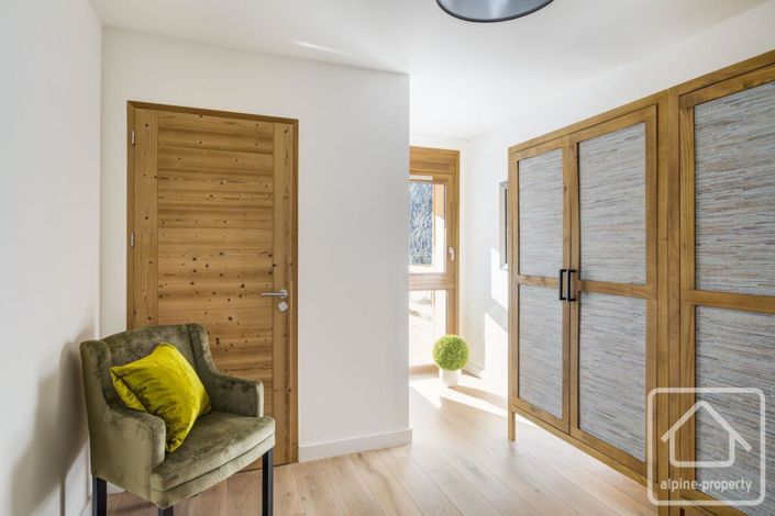 Image No.36-6 Bed Property for sale