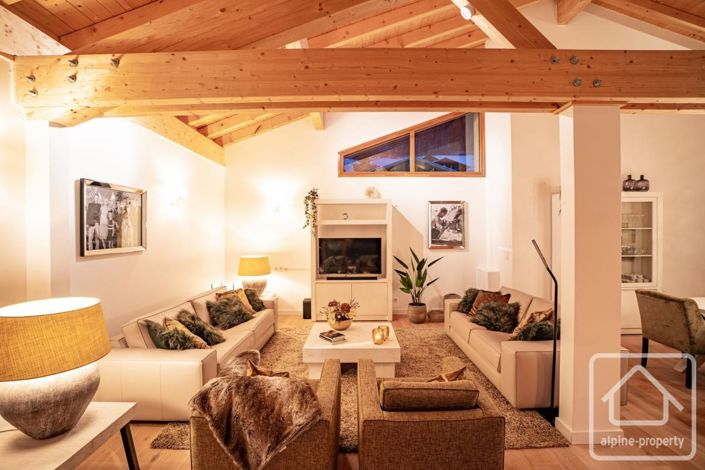 Image No.61-6 Bed Property for sale