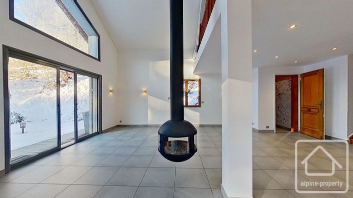 Image No.12-3 Bed Property for sale