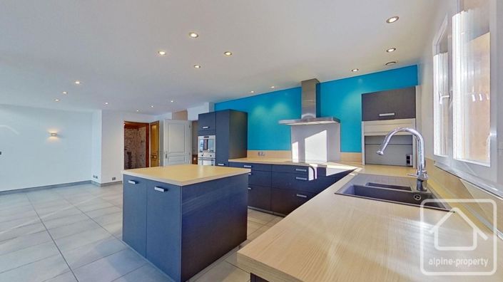 Image No.9-3 Bed Property for sale