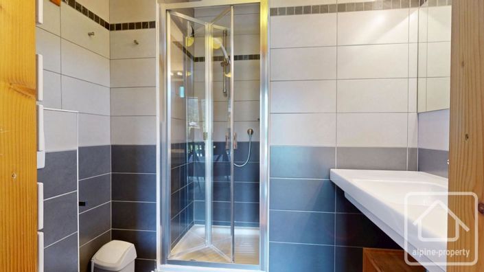 Image No.25-7 Bed Property for sale